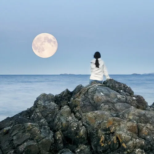 What Is Moon Gazing Meditation And How Can It Benefit You?